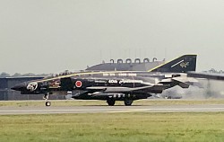 F-4 8SQ