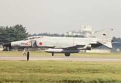 F-4 8SQ